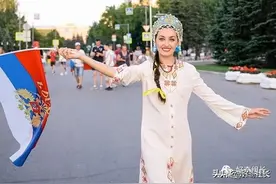 俄罗斯女人为啥爱留长辫子？图片