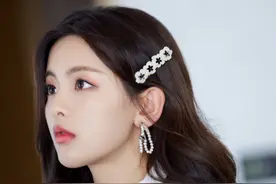 “美貌超标”的杨超越究竟是靠运气的眷顾，还是资本的强大运作？图片