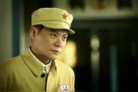 哨兵违反纪律抽烟，却引出一件奇事，让我军大获全胜图片