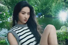 组图：绿野“仙”踪！刘亦菲《时尚芭莎》7月刊封面大片图片