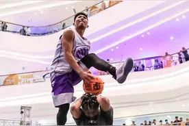 1米72海南“扣篮王”走红抖音 渴望成为中国最好扣篮手图片