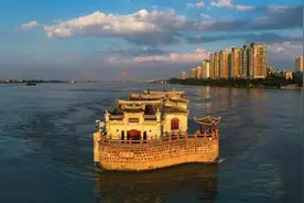 万里长江第一阁：矗立长江700余年无人敢拆，至今仍然完好无缺图片