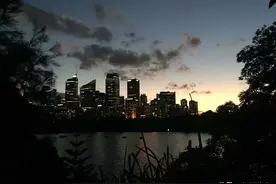 杭州大动作，贝壳暴跌！房产中介的生死局到了？图片