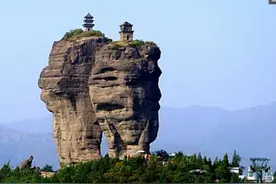 世界最牛的房子，建造在河北深山的巨石之上，至今无人能上图片