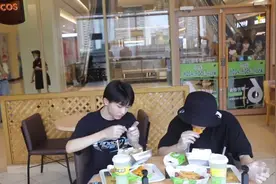 为什么会有粉丝，追着偶像骂“你太糊了”？图片