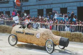 阿根廷爆笑冷知识：牛屁背包、搞怪汽车大赛图片