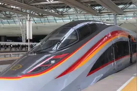 复兴号智能动车组长啥样？跟记者去一探究竟→图片