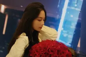 张馨予哭着给老公打电话，何捷首次高调撒糖：不要失落，爱你图片