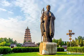 故事：猪八戒在南天门被抓，孙悟空脱掉袈裟换上战甲，再闹天宫图片