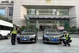车牌、外观都一样，却同时出现在武昌和江汉？江汉交警：查图片