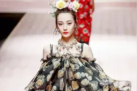 据说这首是，有史以来最大气的走秀BGM！穿背心也能走出维秘感！