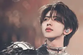 蔡徐坤绝美舞台壁纸推荐，ikun们速速来领图片