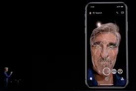 苹果当初为何果断放弃屏下指纹，直接改用FaceID呢？真的是创时代图片