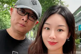 孟非24岁女儿罕见曝光！肤白貌美神似章泽天，国外留学生活惬意图片