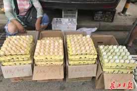 10元能买30个，最近鸡蛋比菜便宜图片