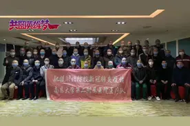 三名援鄂女护士光头出征，如今凯旋，想变回那个长发的自己图片