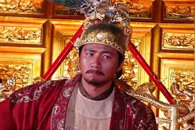 朱元璋提拔小舅子郭德成，郭德成连忙磕头告罪：我有毛病不能当官图片