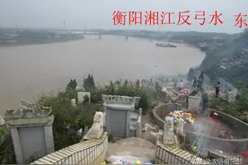 生意人眼中的生意旺铺，农村却说别住反弓路房子，其实需要看情况图片