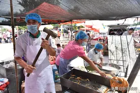 农村夫妻的生意经，做良心小吃，10年没涨价，不怕铁锤砸摊子图片