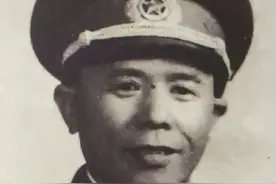 泥瓦匠出身的开国中将，和陈正湘指挥黄土岭战斗击毙阿部规秀，率65军抗美援朝获得一级国旗勋章图片
