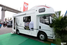 大空间就选它，后上门设计和超大会客区，途佳平头轻卡房车图片