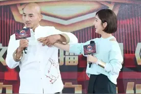 武僧一龙绯闻女友赵奕欢官宣恋情，曾因一龙被KO而掩面痛哭图片