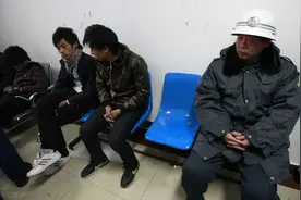 景德镇两男子因打错电话凌晨线下约架！民警赶到现场化解纠纷图片