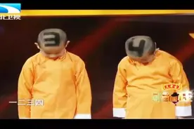 四胞胎男孩实在分不清，母亲无奈给他们剪了这发型，真有才啊图片