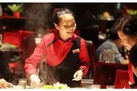 海底捞的员工为何敬业又拼命？看看海底捞的薪酬机制你就知道了！图片