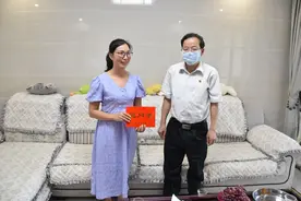 肇庆市领导吴泰国到怀集县开展“七一”走访慰问活动图片