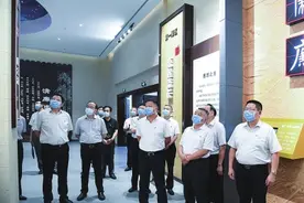 河南省市场监管局组织党员参观河南廉政文化教育馆图片