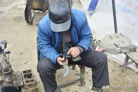 农村包工头捡到一把锋利小刀，转行修皮鞋，30年熬走6位老师傅图片