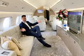 油管华人网红体验14亿豪华私人飞机，我连经济舱还没坐几架图片