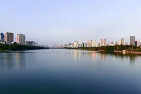 广东和广西并称两广，又是隔壁邻居，为什么发展差距那么大？图片