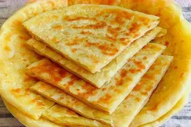 家常油饼的简单做法，柔软起层，凉了不硬有诀窍，你还不会做吗图片