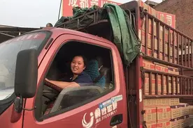 女卡车司机为什么都是一个人开车？图片