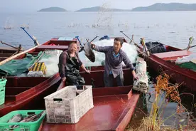 密云水库开渔 渔民第一晚收获两千斤鱼图片