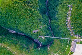 北纬30度上神奇秘境，幽古险峻恩施地心谷，消夏避暑的不二之选图片