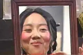 闫妮情史揭秘：离婚16年大玩姐弟恋，49岁至今仍孤身一人图片