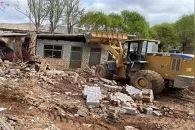 零容忍！巩昌镇拆除10户乱占耕地建房图片