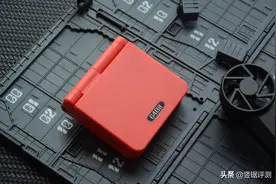 国产新款“开源掌机”评测：3.0英寸IPS屏，翻盖造型设计图片