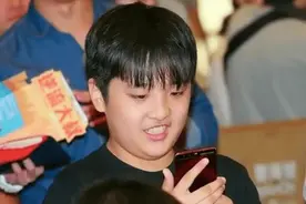 费曼被吴镇宇贴吧打成黑粉后拉黑，父子互动欢脱搞笑，堪比段子手图片