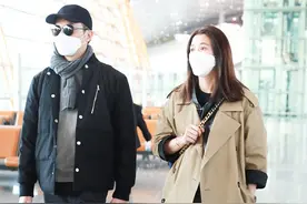 张智霖夫妇现身，袁咏仪金手表金手链超抢镜，相恋28年甜蜜如初图片