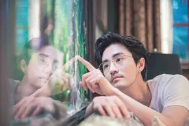 杨玏新恋情曝光，女方97年，身高172，中年男人择偶果然很现实图片