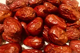 买红枣不是越大越好，牢记5选2不要的口诀，教你挑出优质红枣来图片