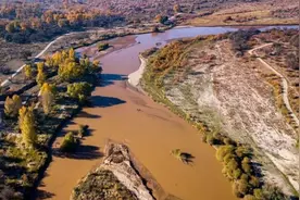 中国又火了？愣是在沙漠中挖出水库，西方直呼：请抓紧住手图片