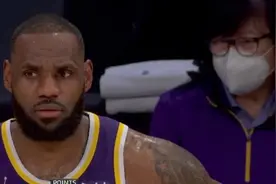 4.6秒摸不到人！35岁詹姆斯教科书式发边线球，周琦学着点图片