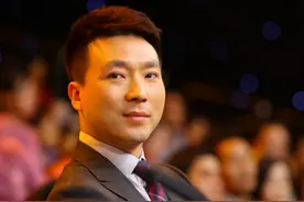 播音主持讲错一个字扣多少钱？康辉透露行情，网友：这谁错得起图片