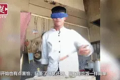 武汉厨师耍菜刀小视频网络走红，4年脚上缝了8针…图片