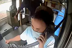 男子拒戴口罩被提醒，反捶公交车司机16拳，还将车窗砸碎！判了有期徒刑三年三个月图片